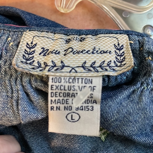 New Directions Jeans embroidered top - Picture 7 of 9